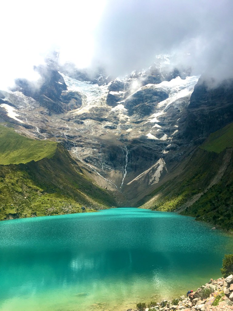 Llega a Laguna Humantay en Perú luego de una caminata